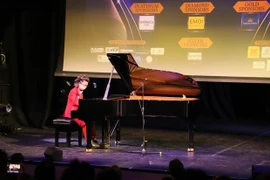 Efectúan ronda final del primer Concurso de piano y música vocal de Vietnam en Europa