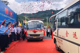 Abren al tránsito ruta de transporte de pasajeros Lai Chau-Yunnan