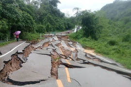 Fuertes lluvias provocan deslizamientos de tierra en Tailandia