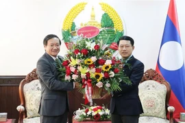 Embajador vietnamita felicita fiesta tradicional Bunpimay de Laos 