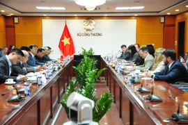 Vietnam pide a EE.UU. ayudar a facilitar la exportación de frutas frescas