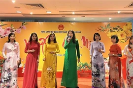 Vietnamitas en Hong Kong celebran fiesta del Tet