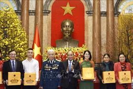 Presidente vietnamita alaba ejemplares con acciones bondadosas 