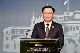 Dirigente legislativo vietnamita recibe a representantes de asociaciones y empresas búlgaras