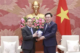 Presidente de Asamblea Nacional de Vietnam recibe al embajador de Laos