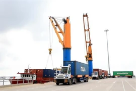 Volumen de carga a través de puertos marítimos continúa disminuyendo
