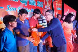 Comunidad vietnamita en Laos celebra Año Nuevo Lunar  