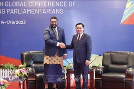 Presidente del Parlamento vietnamita se reúne con su homólogo de Tonga