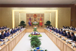 Premier vietnamita sostiene conversaciones con su homólogo camboyano