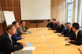 Hanoi busca aumentar cooperación con ciudades suizas