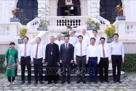 Vicepremier felicita a comunidad católica en Ciudad Ho Chi Minh por Navidad