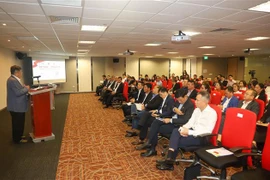 Vietnam y Singapur buscan oportunidades de cooperación en logística