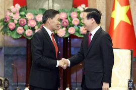 Presidente de Vietnam recibe al titular del Frente de Construcción Nacional de Laos