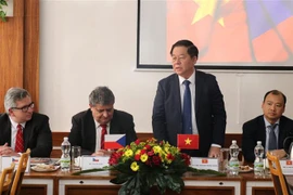 Fomenta Partido Comunista de Vietnam relaciones con partidos políticos de República Checa