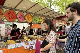 Efectúan Festival de comida callejera vietnamita en París