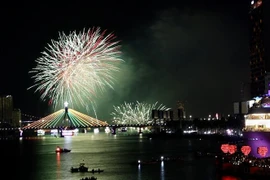 Australia e Italia realizan actuaciones en Festival Pirotécnico en Da Nang