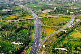 Empresas vietnamitas de transporte esperan recuperarse mediante la inversión pública