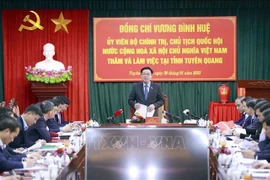 Presidente del Parlamento se reúne con autoridades de Tuyen Quang