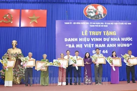 Efectúan acto de entrega de título póstumo “Madres Heroínas” en Vietnam