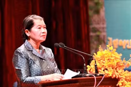 Líder del FPV felicita a recién electa presidenta de organización de masas de Camboya