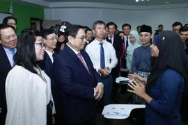 Primer ministro de Vietnam visita la Universidad de Brunei Darussalam