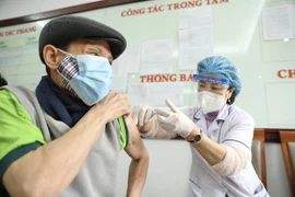 Vietnam entre seis países con mayor cobertura de vacunación contra la COVID-19