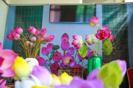 Aldea de oficio de flores de papel de Thanh Tien por presevar técnicas tradicionales