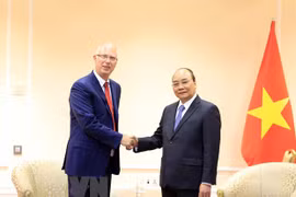 Presidente de Vietnam debate con empresarios rusos medidas a favor de inversión ​