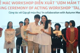 Afecto especial de instructora de actuación surcoreana por estudiantes vietnamitas