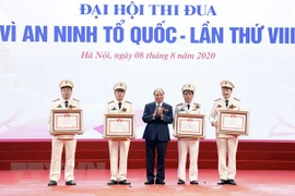 Premier de Vietnam llama a agilizar movimientos por seguridad de la Patria