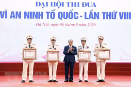 Premier de Vietnam llama a agilizar movimientos por seguridad de la Patria