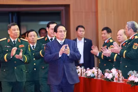 El primer ministro de Vietnam, Pham Minh Chinh, visita la Academia Nacional de Defensa (Foto: VNA)