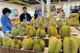 Venta de durian en el supermercado Guo Shuhao, Beijing. (Foto: VNA)