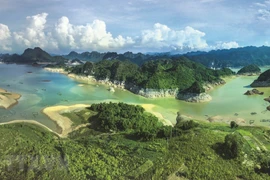 Majestuosa y poética belleza del lago Hoa Binh en Vietnam