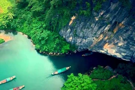 (Televisión) Lanzará provincia central de Quang Binh vuelos turísticos en helicóptero 