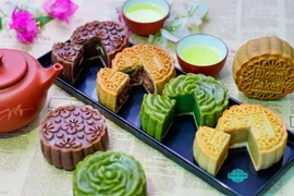 (Televisión) Trasciende en Vietnam oficio tradicional de elaboración de molde de pastel de luna
