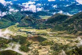 Hermosa vista desde cima del paso de montaña de Khau Pha en Vietnam