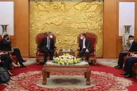 Resaltan lazos entre partidos gobernantes de Vietnam y Singapur