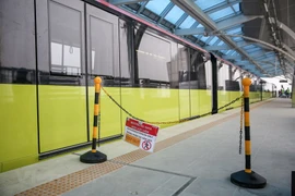 Exploren el interior del tren ferrocarril urbano Nhon-Hanoi