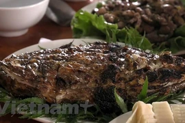 Especialidades culinarias de etnia Thai impresionan a visitantes en Muong Lo 