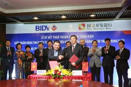 Bancos vietnamita y chino firman contrato crediticio