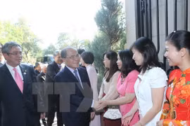 Presidente parlamentario conversa con diplomáticos en Washington