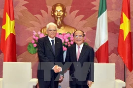 Líder parlamentario vietnamita se reúne con presidente italiano