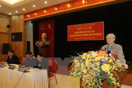 Líder partidista mantiene contacto con electorado de Hanoi