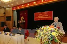 Líder partidista mantiene contacto con electorado de Hanoi