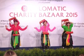  Vietnam en feria caritativa de misiones diplomáticas en Singapur
