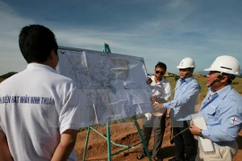 Instan a Vietnam a adquirir experiencias de Francia en desarrollo de energía nuclear