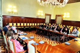  Comparten Vietnam e Italia experiencias en inspección gubernamental