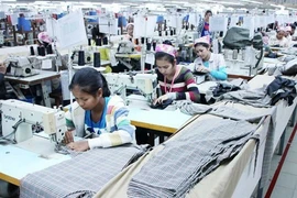 Cambodia: alrededor de 150 empresas textiles cerradas en 2015