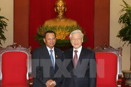 Dirigentes vietnamitas reciben al presidente del Senado cambodiano